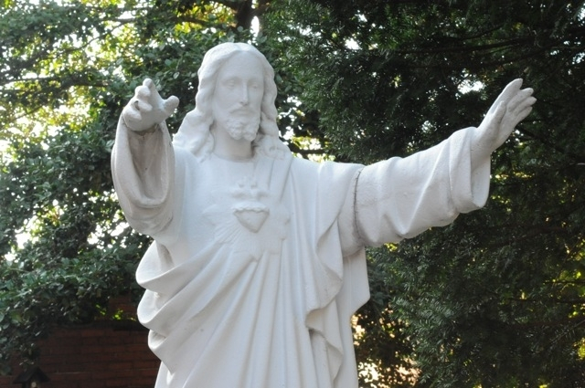 Sacred Heart of Jesus statue